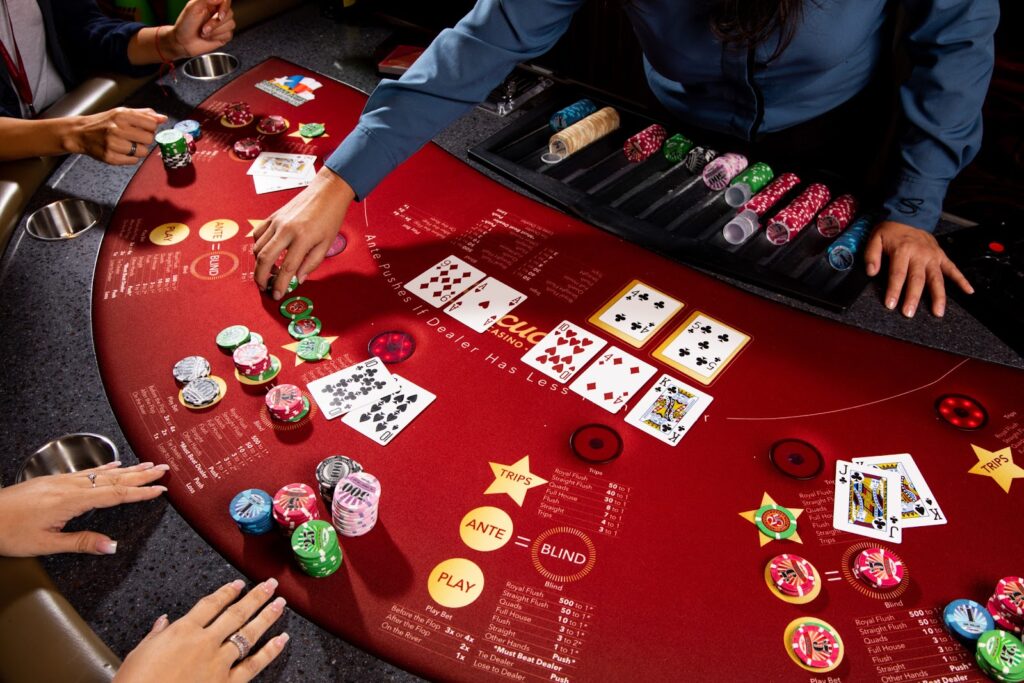 Chơi chậm ở những ván bài Poker mạnh